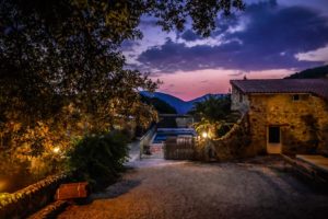 piscine by night