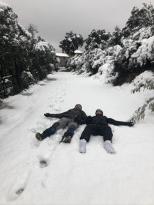 s'amuser dans la neige au Mas picagnol