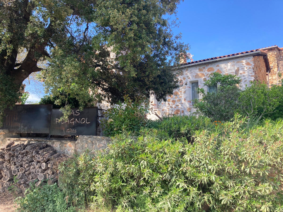 arrivée au Mas Picagnol - gîte de groupe (66)